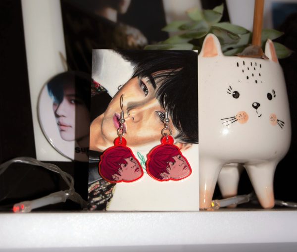 BTS Jeon Jungkook UV Acrylic Earrings - Image 3